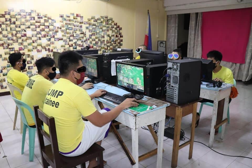 В филиппинской тюрьме провели турнир по DotA. Чтобы ребята могли 